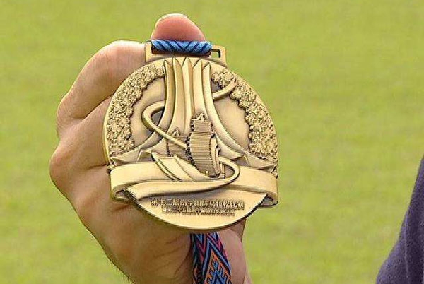 定製（zhì）徽章的運動會獎牌不（bú）懂保（bǎo）養的（de）後果原（yuán）因這（zhè）麽嚴重？