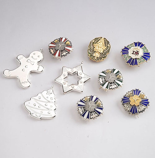 定製徽章（zhāng）廠家 ：烤漆金屬校徽有什麽特點？